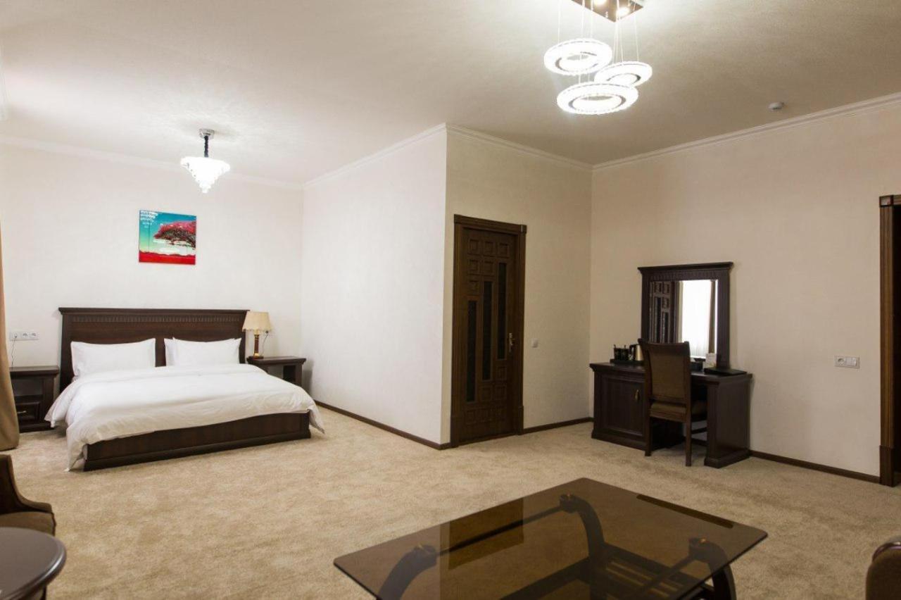 Alexander Hotel Samarkand Bagian luar foto