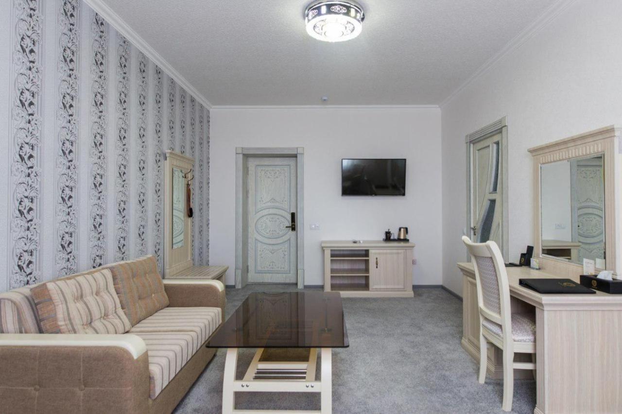 Alexander Hotel Samarkand Bagian luar foto